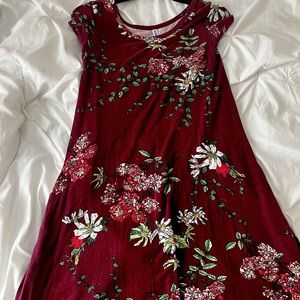 Short-sleeve long dress. Flowy and floral make it a perfect summer dress